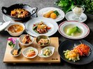光に包まれる御堂筋の夜。限定ディナーで、特別なひとときをお過ごしください。