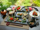 湯瀬ホテルこだわりの「季節の創作和食膳」で贅沢なご夕食を。