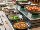 和食を中心としたビュッフェスタイル朝食