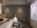 プロジェクター付シーリングライトをお部屋にご用意しており、カップルやお友達同士にもお勧めです♪
