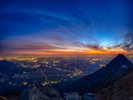 日本夜景遺産に認定された、まるで宝石箱のように煌めく関東平野の夜景も必見。