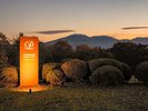 夕暮れ時の美しい浅間山のシルエット