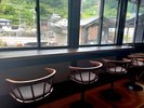 川沿いのカウンター