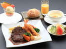添寝お子様対象 ご夕食お子様プレート(イメージ) 3,000円 朝食は2,200円です