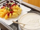 【朝食】ハーフビュッフェコーナー/フルーツ・ヨーグルト