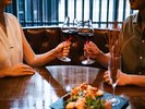 ��Dinner �z�e��1�K�b�u�C���E�L�����e�B�v��͖L�x�Ȏ�ނ̃��C������葵���Ă���܂�