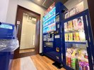 1階【自動販売機/ボスマート/喫煙所】