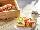 【朝食ビュッフェ】ローストビーフサンドやサクサクのクロワッサン。温かいスープとどうぞ。