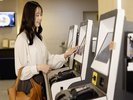 【フロント】無人システムで快適なチェックインを。