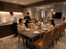 【館内設備一例】ダイニングスペース。出張シェフのご紹介もできます。