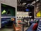 Re:mix Lounge and W XYZ Bar:新進アーティストによるライブを定期的に開催。