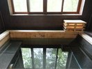 2F石造りヒノキ張り風呂