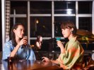 Barで生演奏を聴きながらうっとり