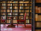 【湯の山図書館】落ち着きのある昭和モダンの空間で読書はいかが?
