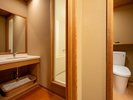 ■洗面台・温水洗浄機能付トイレを完備しております。※一例