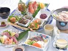 郷土料理「皿鉢」は皆で仲良く取り分けてお召し上がりいただく高知ならではの大皿料理。※皿鉢は2人盛り例