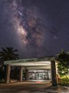 サニーサイドホテル本館と星空夜景
