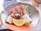 お造り例 黒潮で水揚げされた、季節の旬鮮魚を使用。