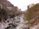 うっすらと雪化粧を纏った鬼怒川温泉周辺