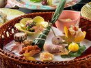 【籠盛会席】茶道・華道に造形深い料理長が手掛ける、旬の味覚が詰まった籠盛前菜