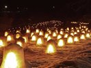 【湯西川温泉かまくら祭】ミニかまくらが点灯!幻想的な夜の景色をお楽しみください。