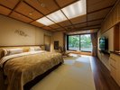 【プレミアムステイ静龍 洋のフロア】キングベッドルーム 洗練された和モダンデザインのお部屋です。