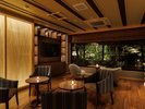 【静龍ご宿泊者様専用プレミアムラウンジ】移りゆく景色を眺めながら、優雅な時間をお過ごしください。