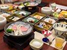 【こだわり朝食和膳】一日の始まりにぴったり!地元食材と栄養バランスにこだわった和朝食です。