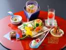 【美食膳:季節の前菜一例】涼しげな夏の前菜 季節の素材を手作りで一品一品仕上げております