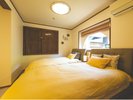 【森のデラックス117号室】ゆとりのあるベッドをご用意しています