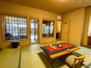 【特別室】115号室 わたぼうし 客室専用の洋風庭園付き、森を眺める和モダン客室。