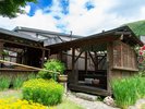 【たんぶり茶屋】自然と調和した建物です。