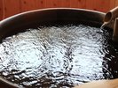 【特別室 あけび】信楽焼の客室専用風呂です。