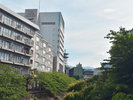 ◆温泉街中心に聳えるグランシャトー