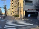 ホテル前の交差点1階にサルヴァトーレがあります