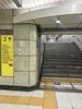 左側にある階段を上ります