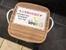 フロント前におもちゃ箱があります。お子様はお部屋にご自由にお持ちください。(使用後は元の場所へ)
