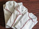部屋にあるパジャマはフリーサイズのみですお子様用パジャマ(SML)も無料でお貸出しします