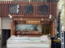 太巻きの【雷寿司】はたくさんの具材は入っており、食べ応えと満足感があります。ホテルの前にあります。