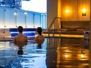 女性大浴場「淡月の湯」露天風呂のサイドには半身浴が出来る空間もありますよ♪