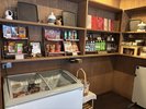 �~�j���X�c�Ǝ���7:00�`22:00���َq�A�J�b�v���[�����A�A�C�X�A�A���j�e�B�[�A�h�����N�Ȃ�