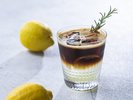 ◆カフェ「ユーカラ」/サウナ後は爽やかな「エスプレッソレモネードトニック」がおすすめです。