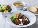 ◆カフェ「ユーカラ」/ランチの「特製ビーフシチュー」は創業以来のレシピを使用した自慢の一品です。