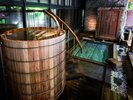 ◆樽水風呂/登別北東部の沢水を使用。シャキっと冷たい約16度の水風呂です(一例)