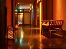 館内:静かなやすらぎを感じていただける空間となっています。