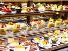 【ウェルカムスイーツ】ショーケースからお好みのスイーツをお1つチョイス(14:30~17:00)