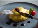 クラブラウンジならではの自慢のエッグベネディクトオーダー制の卵料理メニューの中でも人気の一品です。