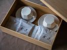カップとお茶を取り出してお部屋で1杯。出かけずに過ごす時間にも小さな楽しみを。