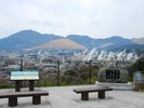 【湯けむり展望台】別府鉄輪温泉を象徴する湯けむりを一望。温泉街ならではの風情ある景色を楽しめます。