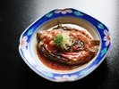 名物!鯉の甘煮。甘ーく煮つけた鯉はクセなく美味しい(小骨だけ注意!)
